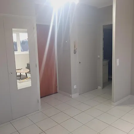 T2 Confort, Proche De La Gare ! * Ντιζόν